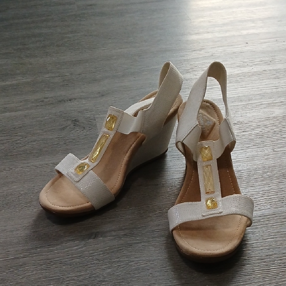 St John''s Bay flex form White Wedge Sandals with Gem Accents Sz 10 NWOT